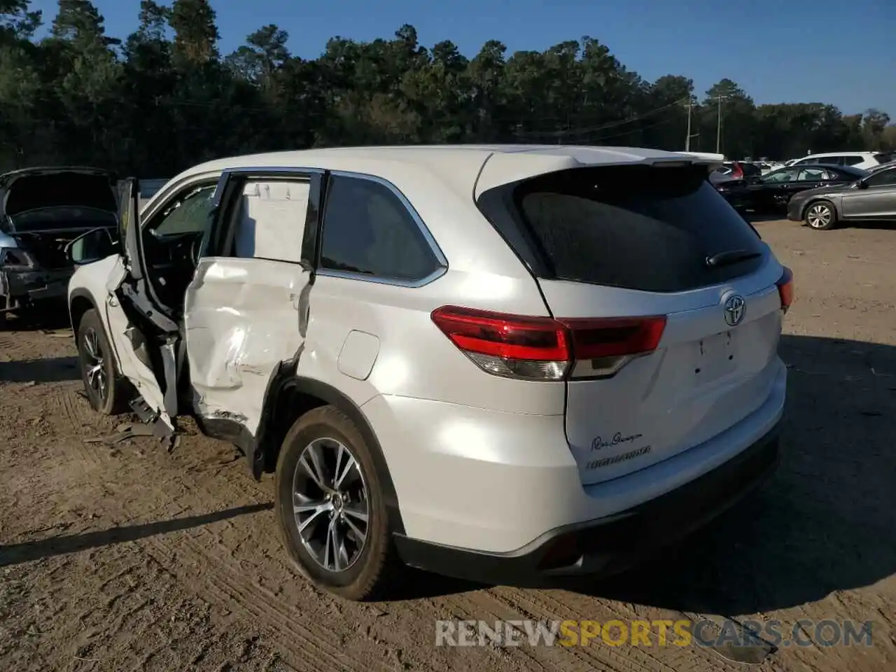 3 Photograph of a damaged car 5TDZZRFH1KS291669 TOYOTA HIGHLANDER 2019