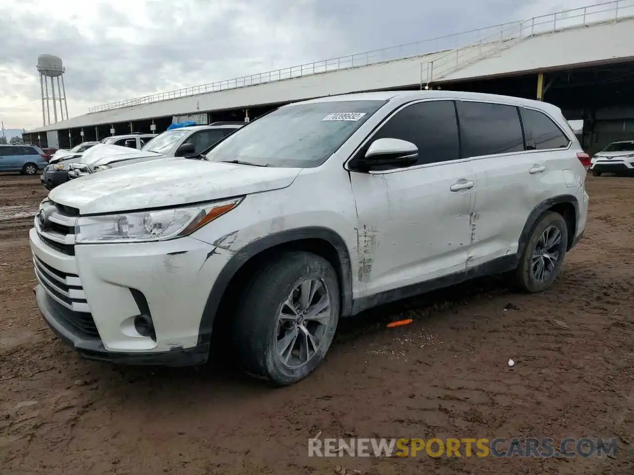 1 Photograph of a damaged car 5TDZZRFH1KS296421 TOYOTA HIGHLANDER 2019