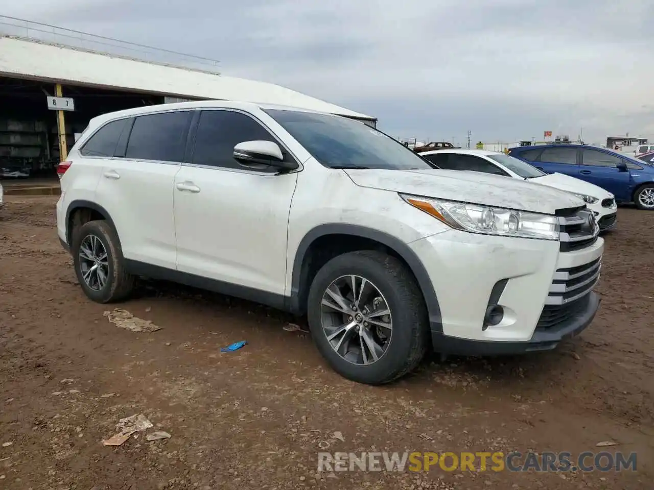 4 Photograph of a damaged car 5TDZZRFH1KS296421 TOYOTA HIGHLANDER 2019