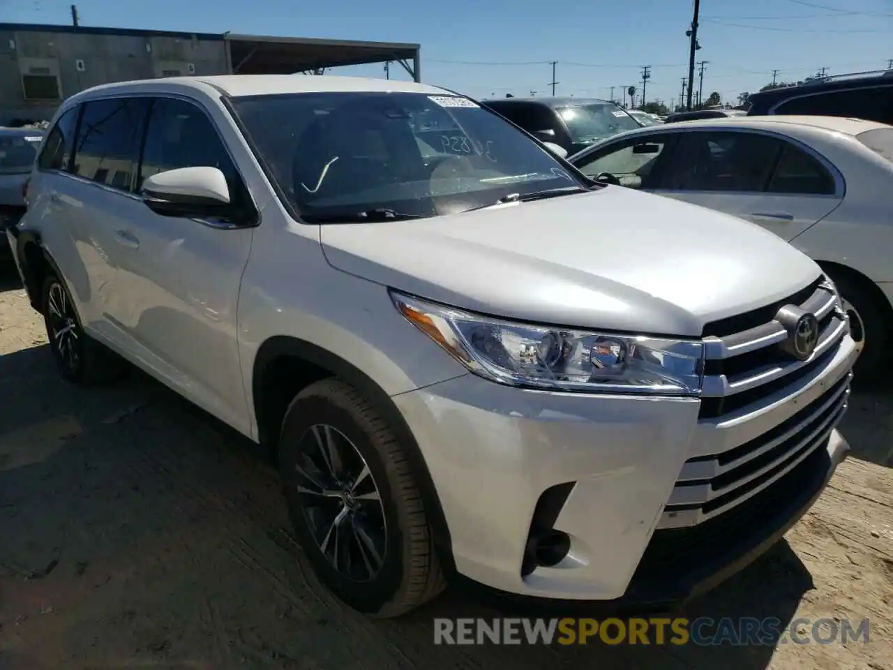 1 Photograph of a damaged car 5TDZZRFH1KS298735 TOYOTA HIGHLANDER 2019