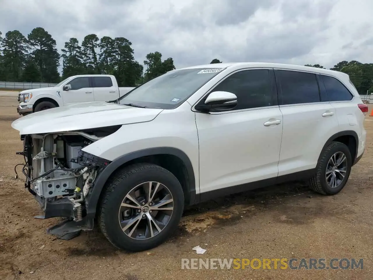 1 Photograph of a damaged car 5TDZZRFH1KS300810 TOYOTA HIGHLANDER 2019