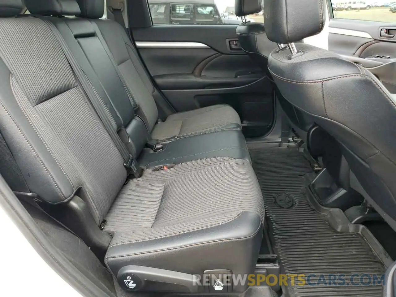 11 Photograph of a damaged car 5TDZZRFH1KS300810 TOYOTA HIGHLANDER 2019