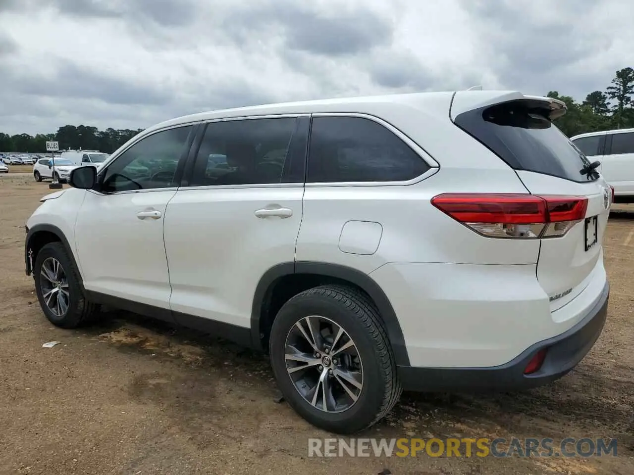 2 Photograph of a damaged car 5TDZZRFH1KS300810 TOYOTA HIGHLANDER 2019
