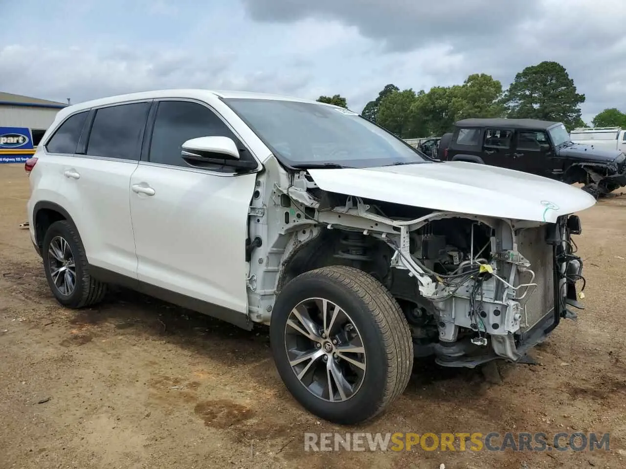 4 Photograph of a damaged car 5TDZZRFH1KS300810 TOYOTA HIGHLANDER 2019