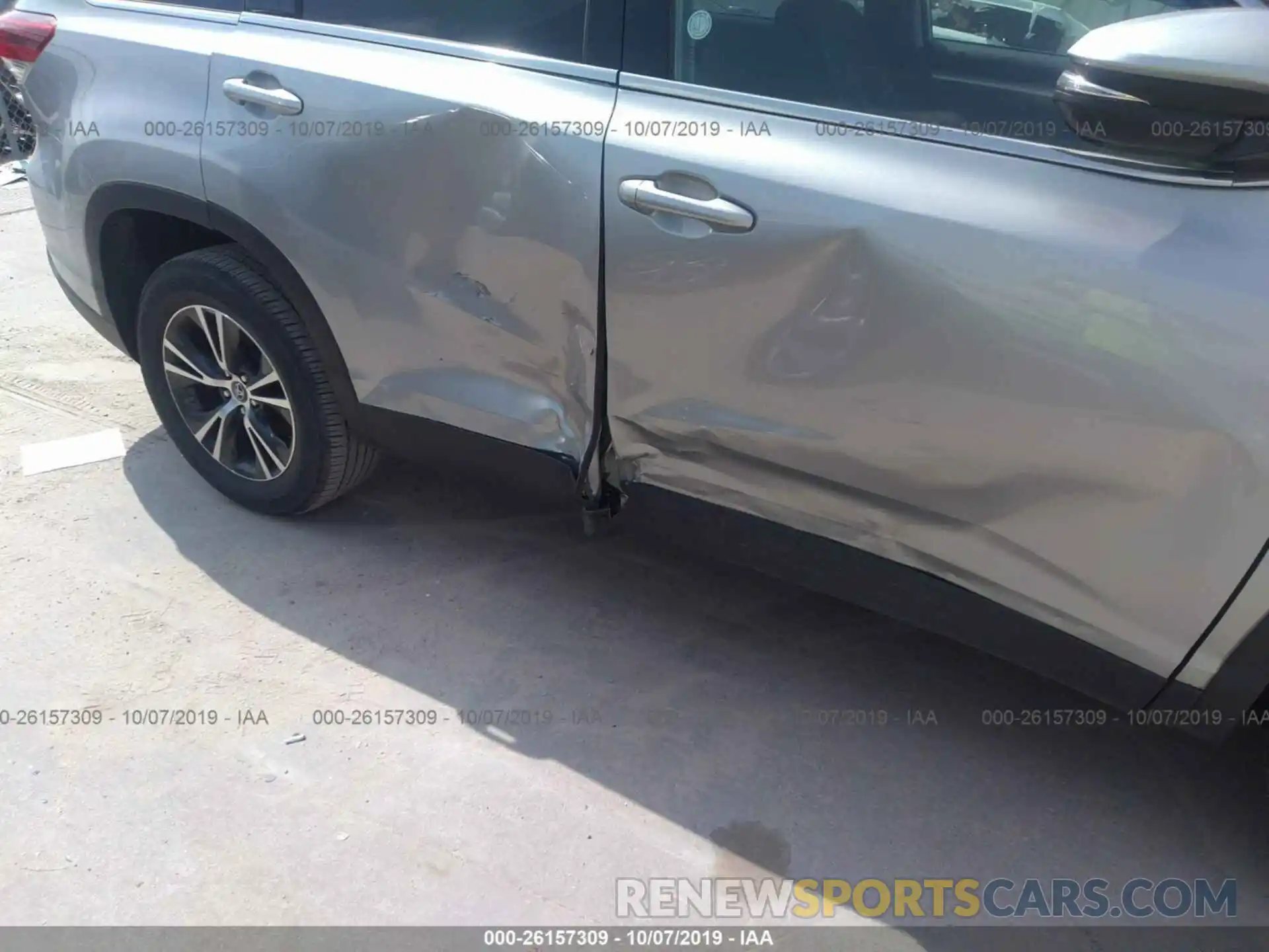 6 Photograph of a damaged car 5TDZZRFH1KS305070 TOYOTA HIGHLANDER 2019