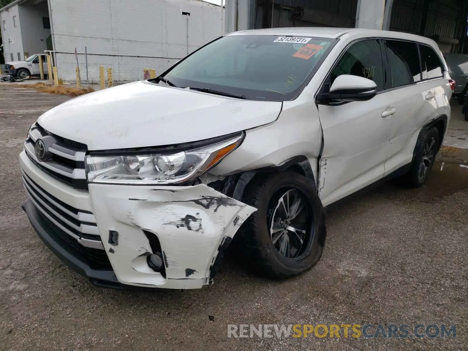2 Photograph of a damaged car 5TDZZRFH1KS305487 TOYOTA HIGHLANDER 2019