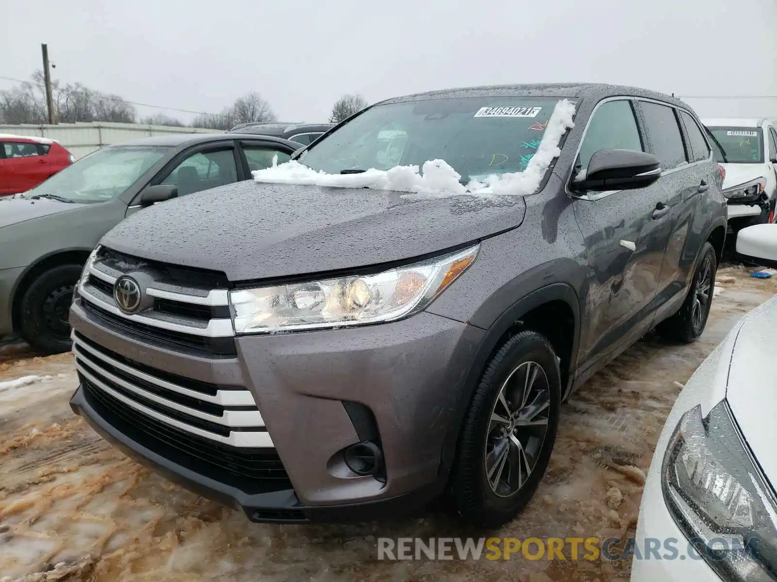 2 Photograph of a damaged car 5TDZZRFH1KS318661 TOYOTA HIGHLANDER 2019