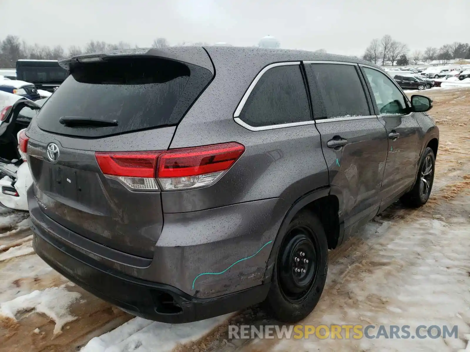 4 Photograph of a damaged car 5TDZZRFH1KS318661 TOYOTA HIGHLANDER 2019