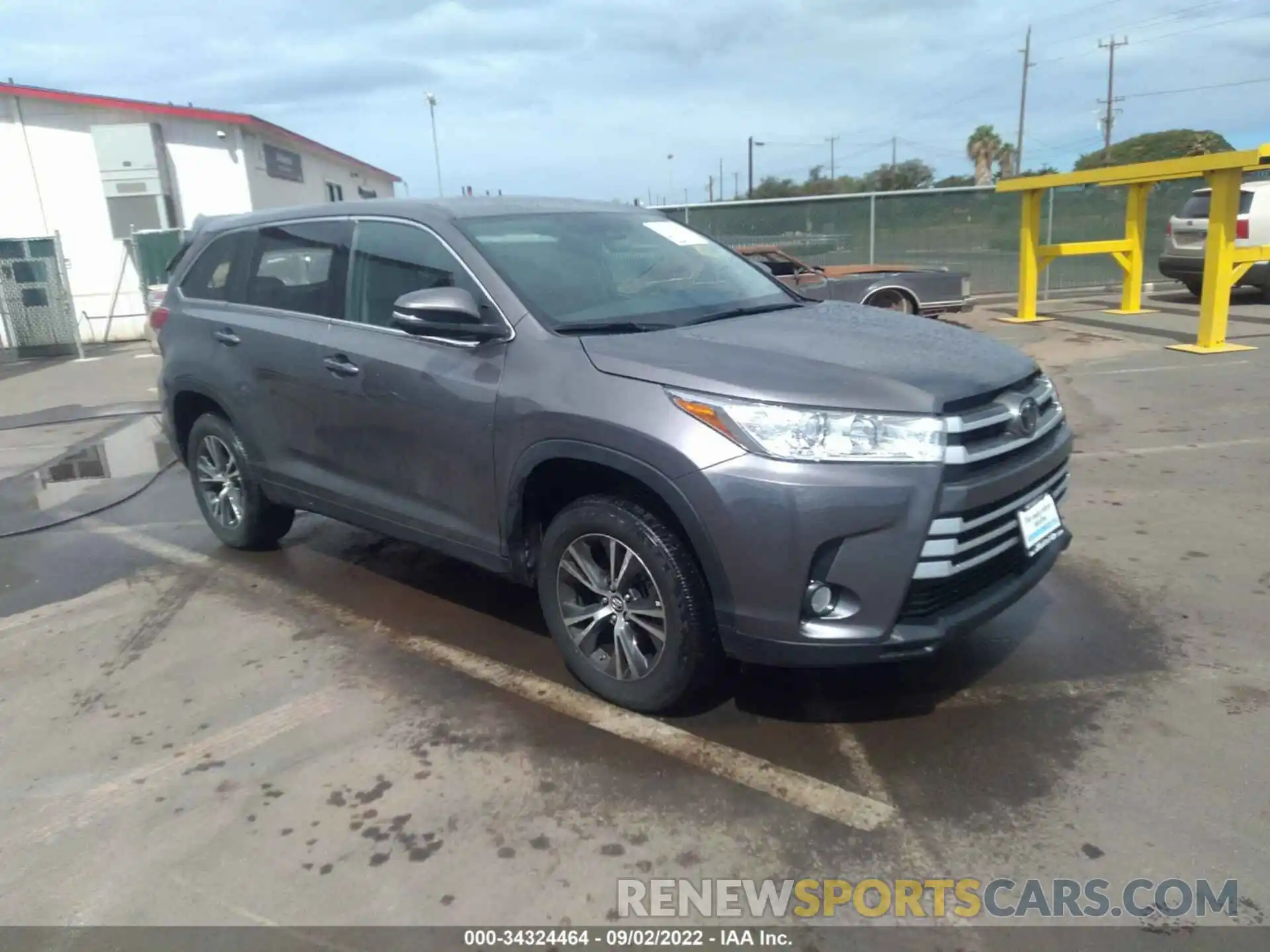 1 Photograph of a damaged car 5TDZZRFH1KS325657 TOYOTA HIGHLANDER 2019