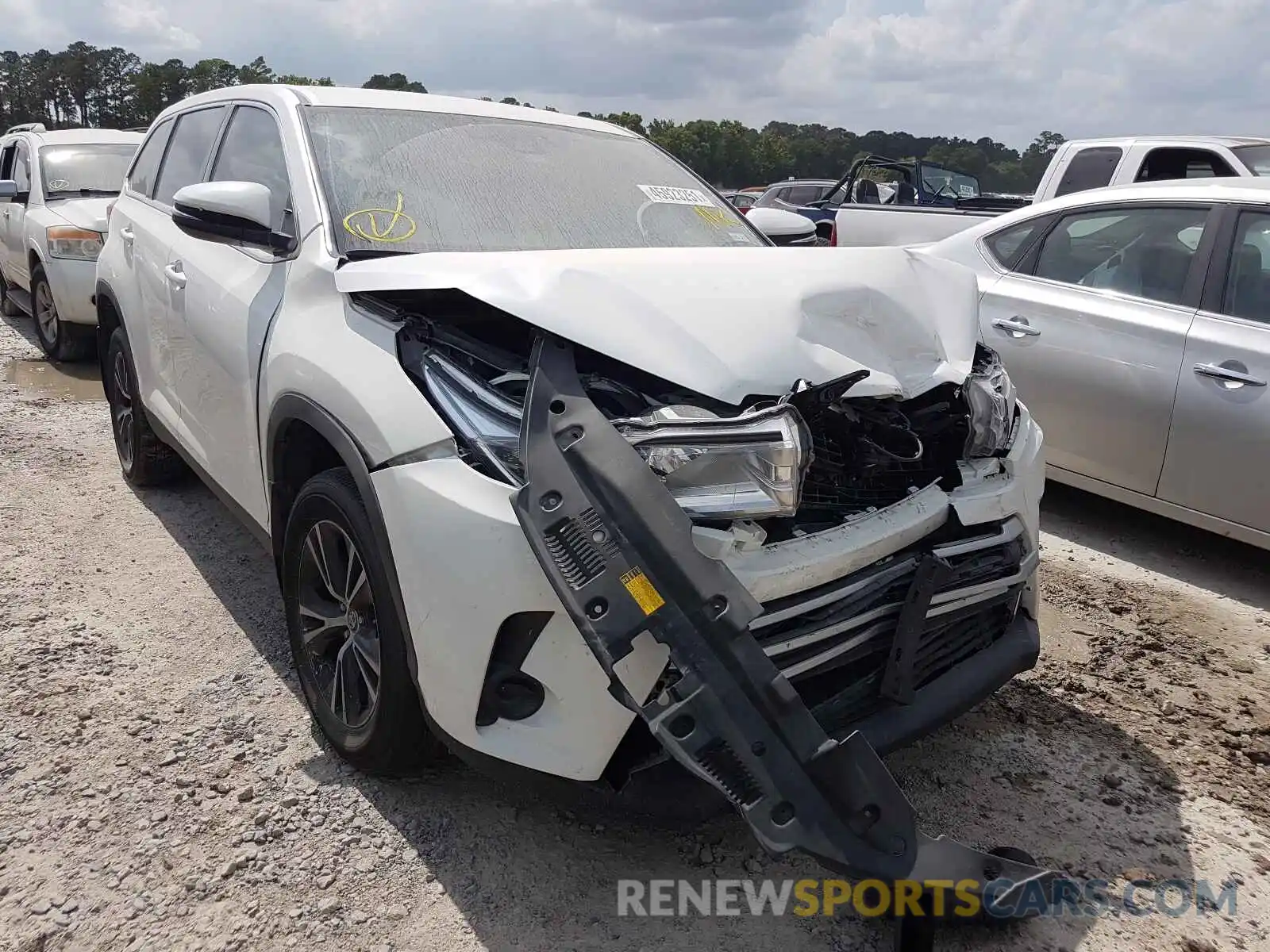 1 Photograph of a damaged car 5TDZZRFH1KS326887 TOYOTA HIGHLANDER 2019