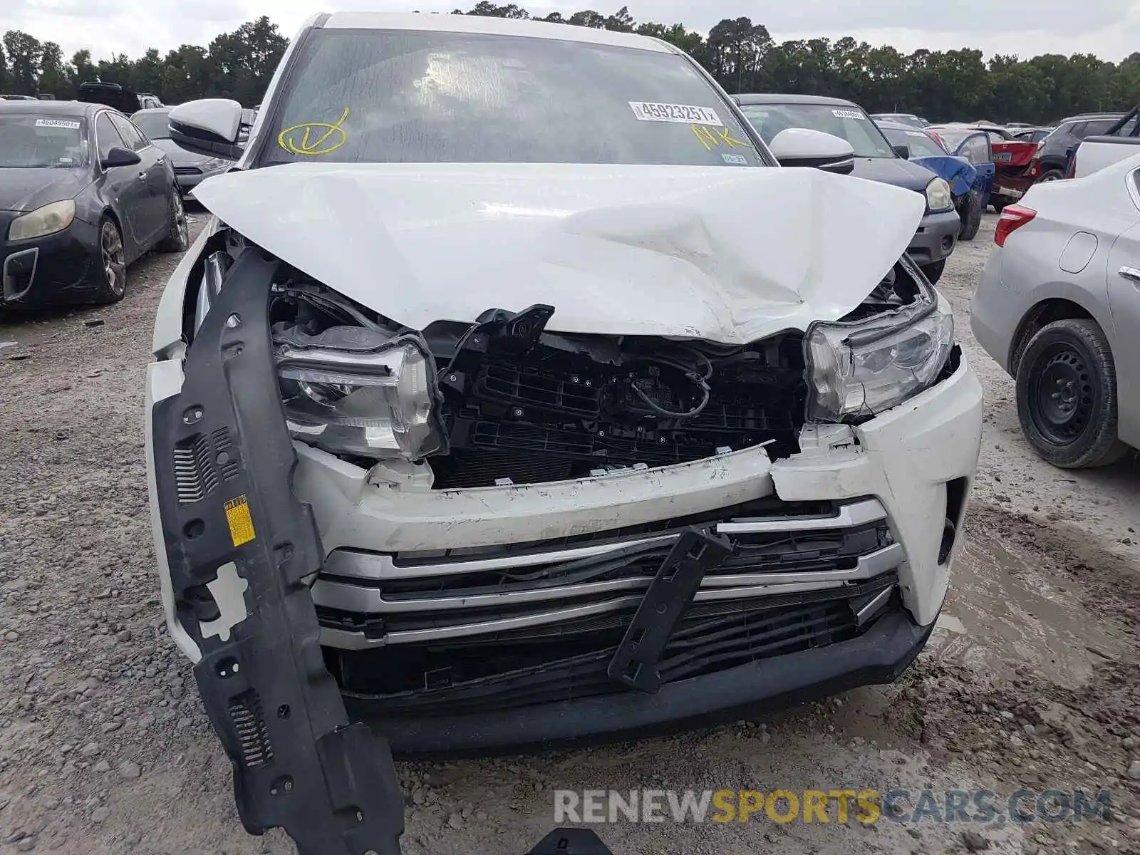 9 Photograph of a damaged car 5TDZZRFH1KS326887 TOYOTA HIGHLANDER 2019