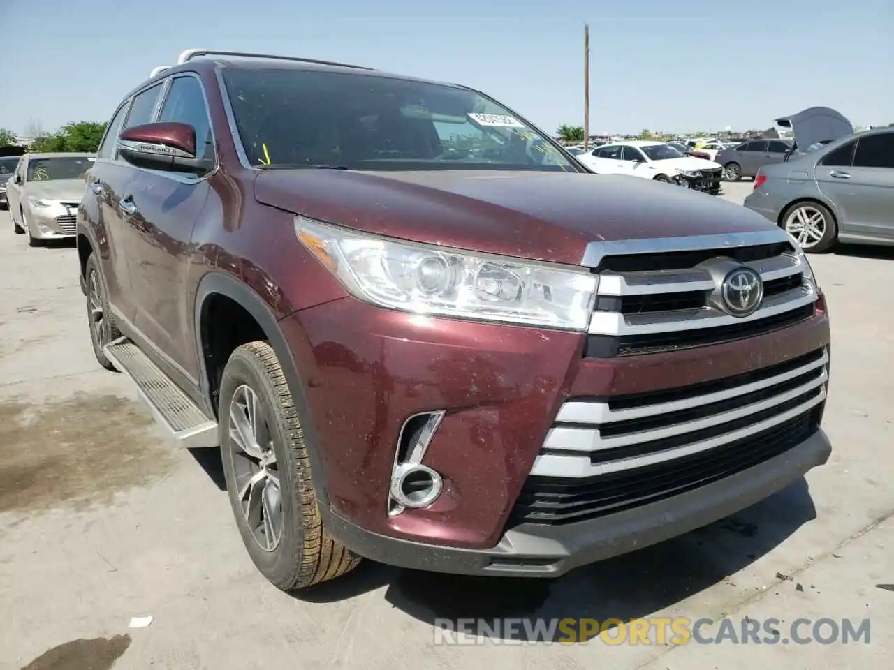 1 Photograph of a damaged car 5TDZZRFH1KS335542 TOYOTA HIGHLANDER 2019