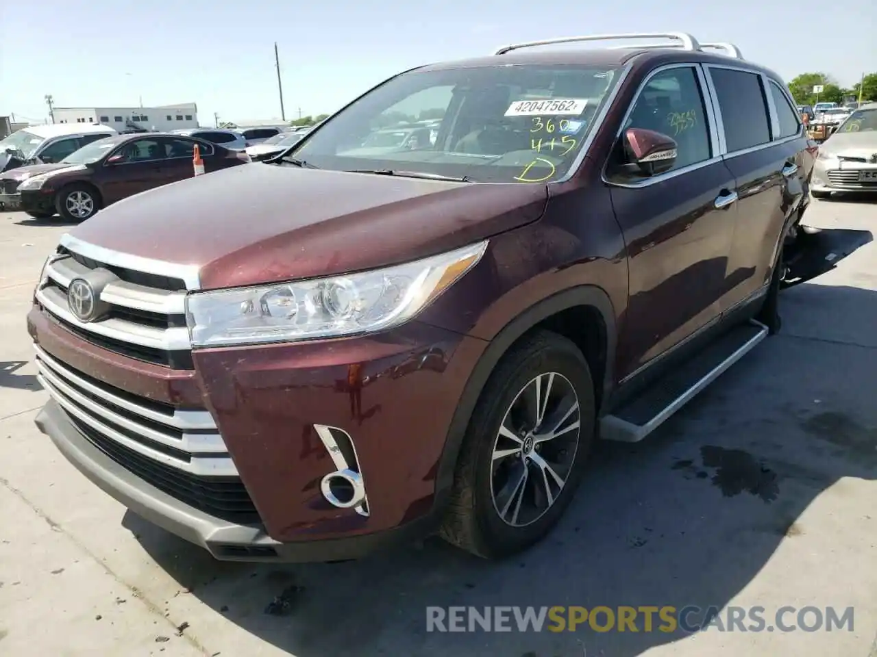 2 Photograph of a damaged car 5TDZZRFH1KS335542 TOYOTA HIGHLANDER 2019