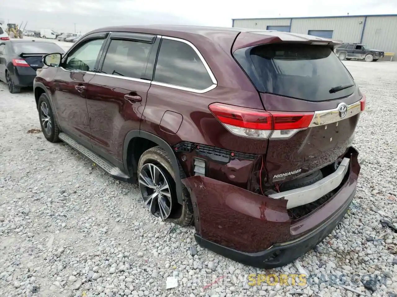 3 Photograph of a damaged car 5TDZZRFH1KS336058 TOYOTA HIGHLANDER 2019