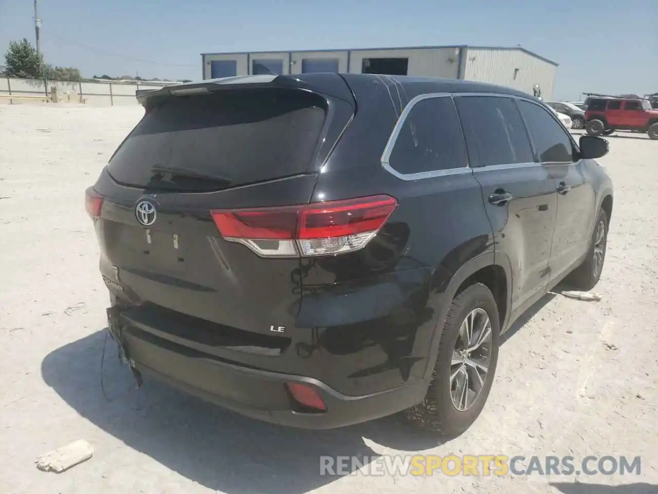 4 Photograph of a damaged car 5TDZZRFH1KS340482 TOYOTA HIGHLANDER 2019