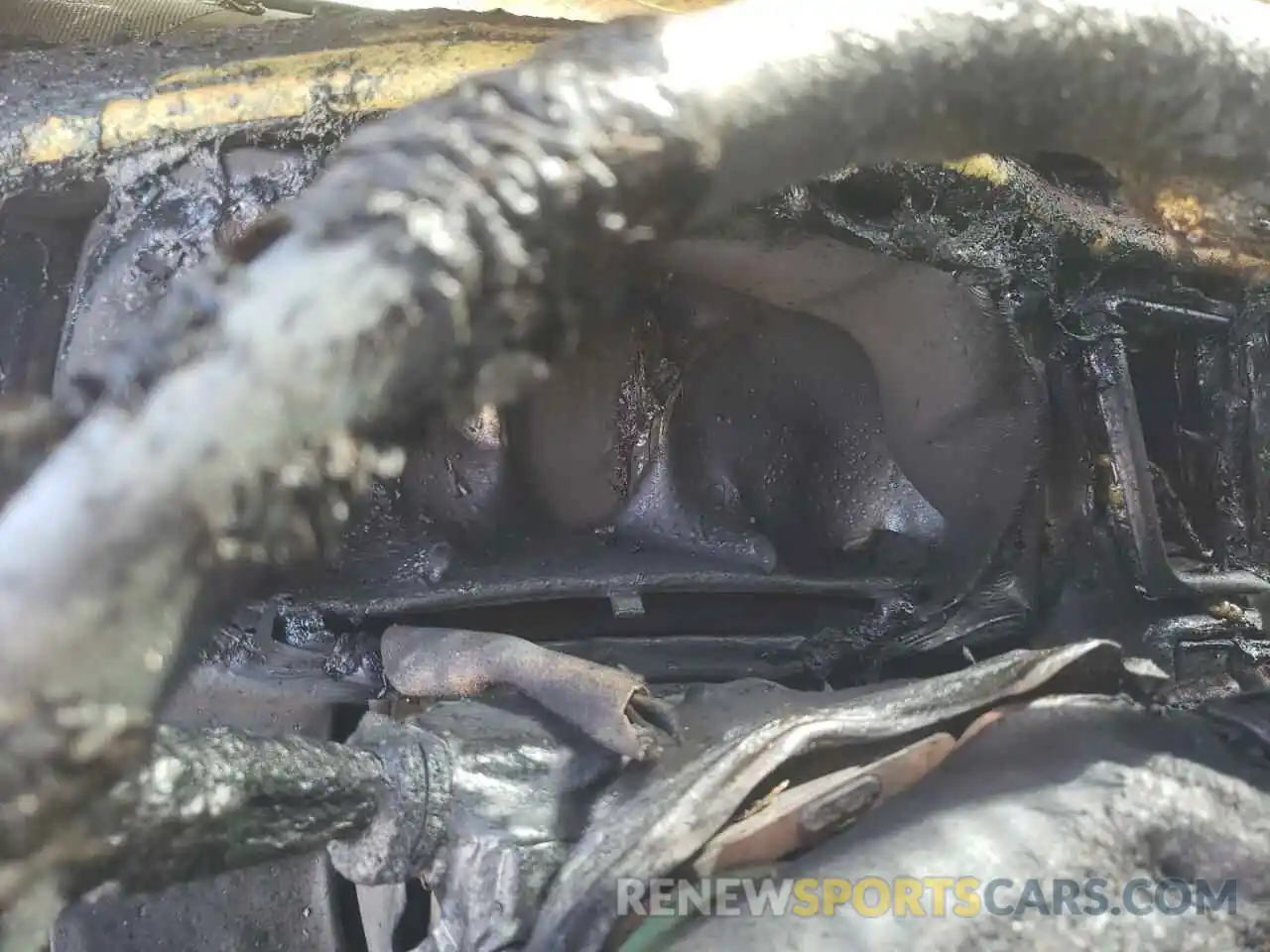 8 Photograph of a damaged car 5TDZZRFH1KS340482 TOYOTA HIGHLANDER 2019