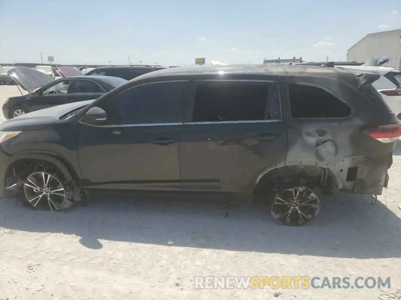 9 Photograph of a damaged car 5TDZZRFH1KS340482 TOYOTA HIGHLANDER 2019