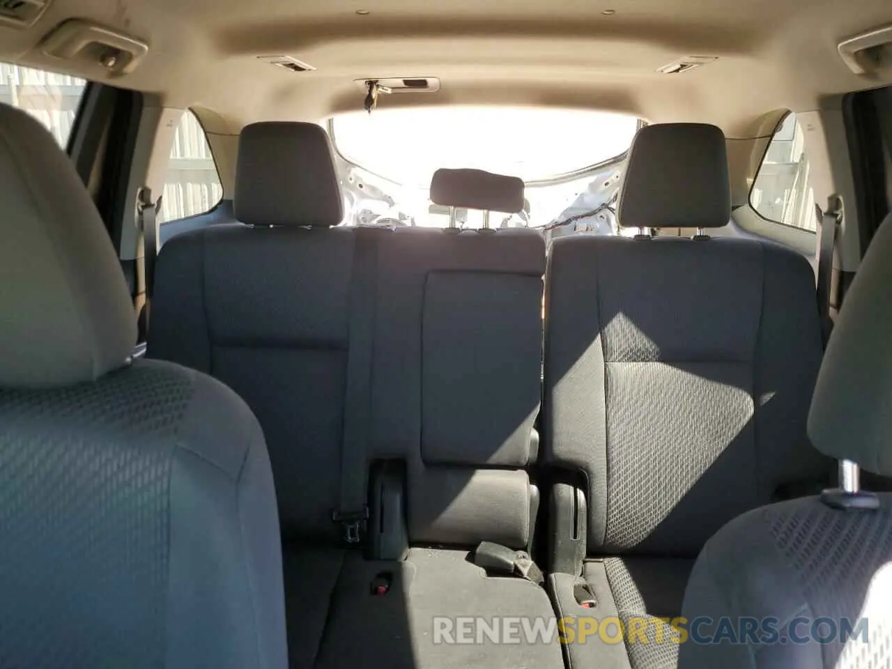 10 Photograph of a damaged car 5TDZZRFH1KS346248 TOYOTA HIGHLANDER 2019