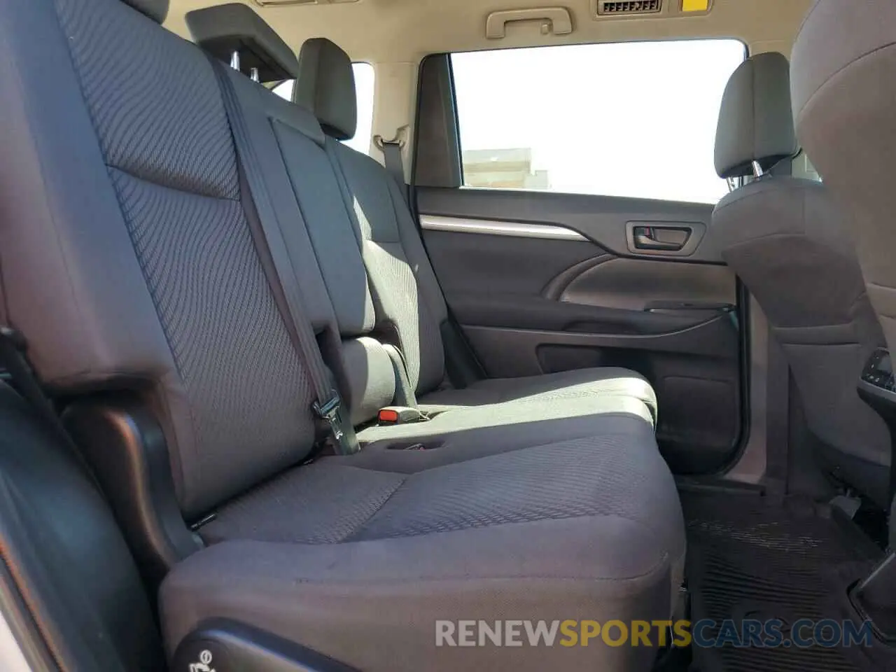 11 Photograph of a damaged car 5TDZZRFH1KS346248 TOYOTA HIGHLANDER 2019