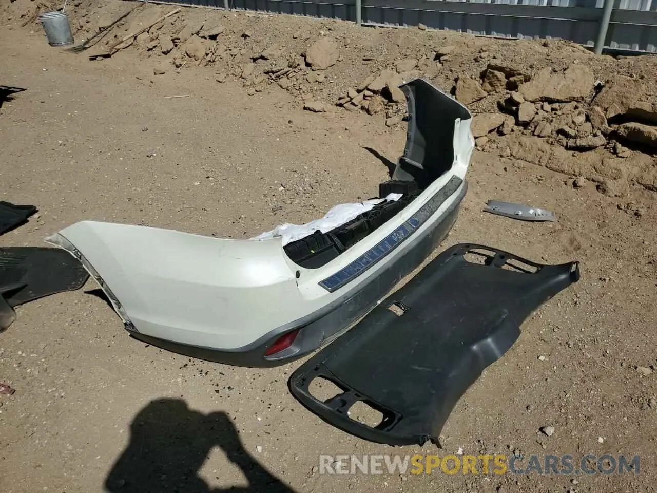 13 Photograph of a damaged car 5TDZZRFH1KS346248 TOYOTA HIGHLANDER 2019