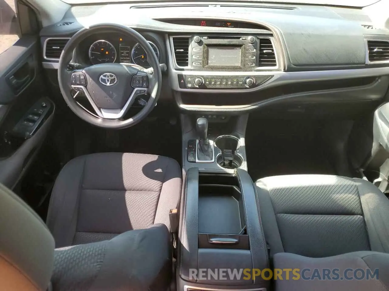 8 Photograph of a damaged car 5TDZZRFH1KS346248 TOYOTA HIGHLANDER 2019