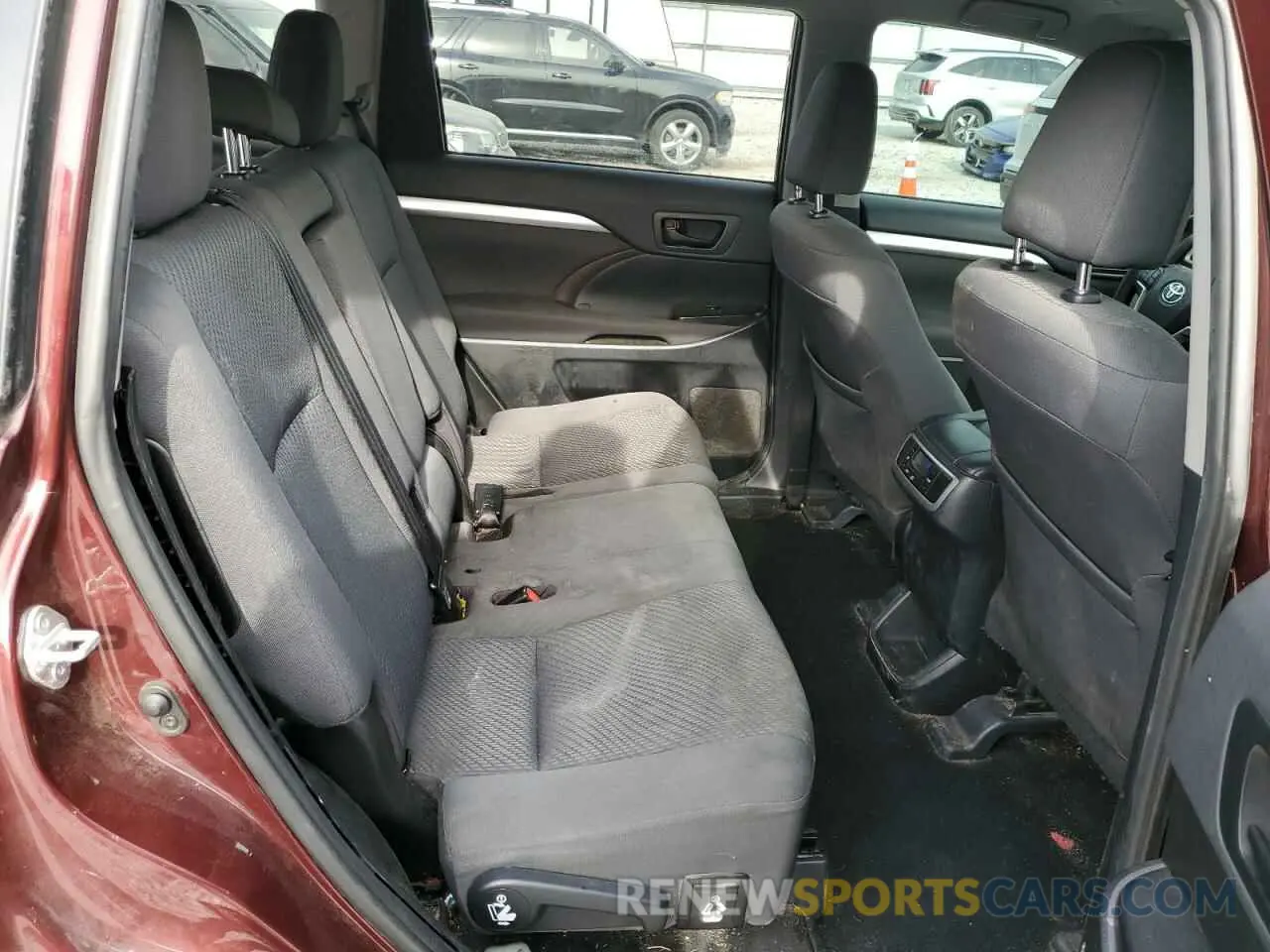 11 Photograph of a damaged car 5TDZZRFH1KS366192 TOYOTA HIGHLANDER 2019