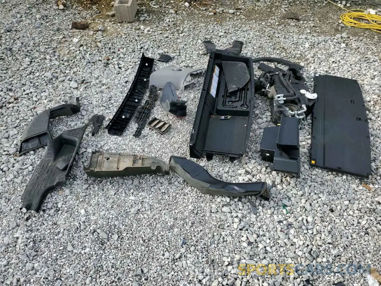 13 Photograph of a damaged car 5TDZZRFH1KS366192 TOYOTA HIGHLANDER 2019