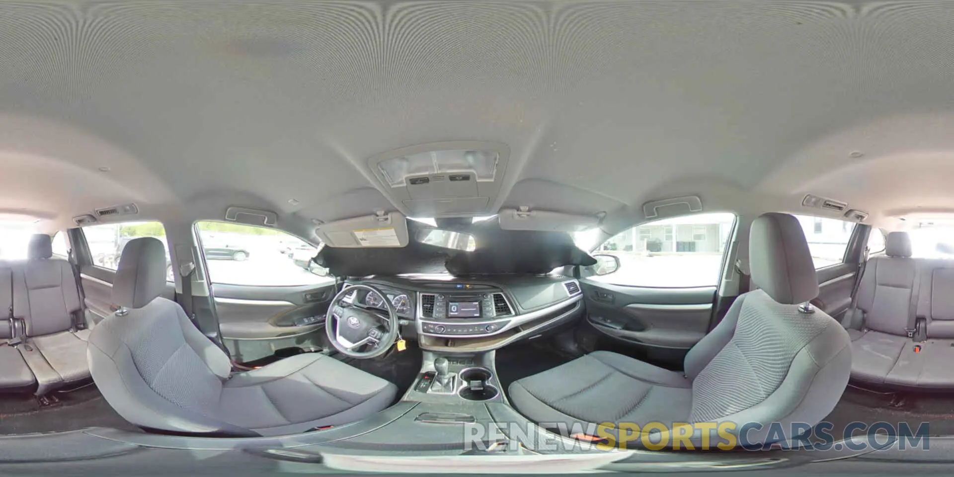 16 Photograph of a damaged car 5TDZZRFH1KS366192 TOYOTA HIGHLANDER 2019