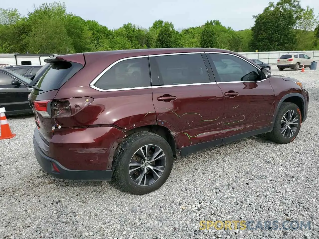 3 Photograph of a damaged car 5TDZZRFH1KS366192 TOYOTA HIGHLANDER 2019