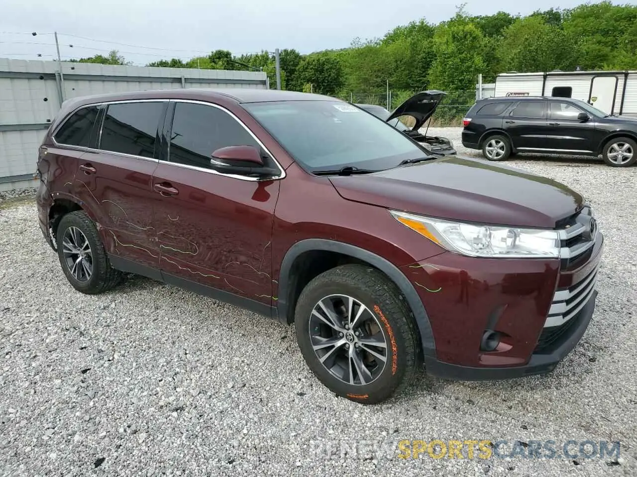 4 Photograph of a damaged car 5TDZZRFH1KS366192 TOYOTA HIGHLANDER 2019