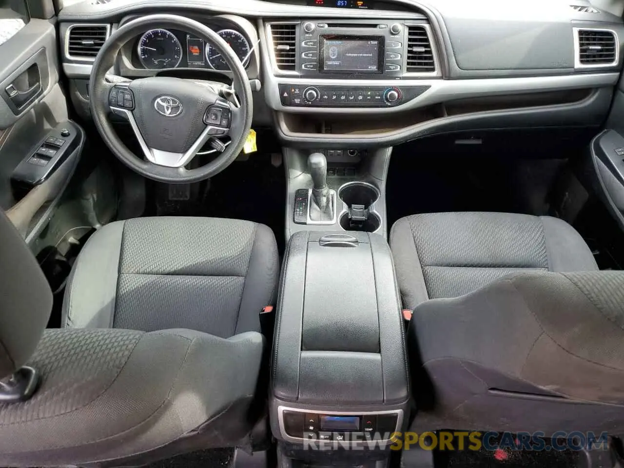 8 Photograph of a damaged car 5TDZZRFH1KS366192 TOYOTA HIGHLANDER 2019