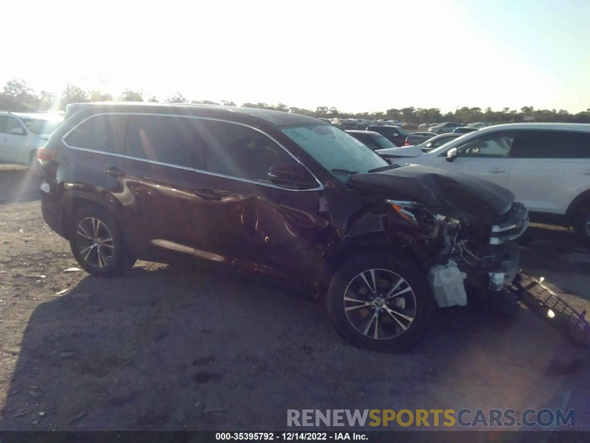 1 Photograph of a damaged car 5TDZZRFH1KS367004 TOYOTA HIGHLANDER 2019