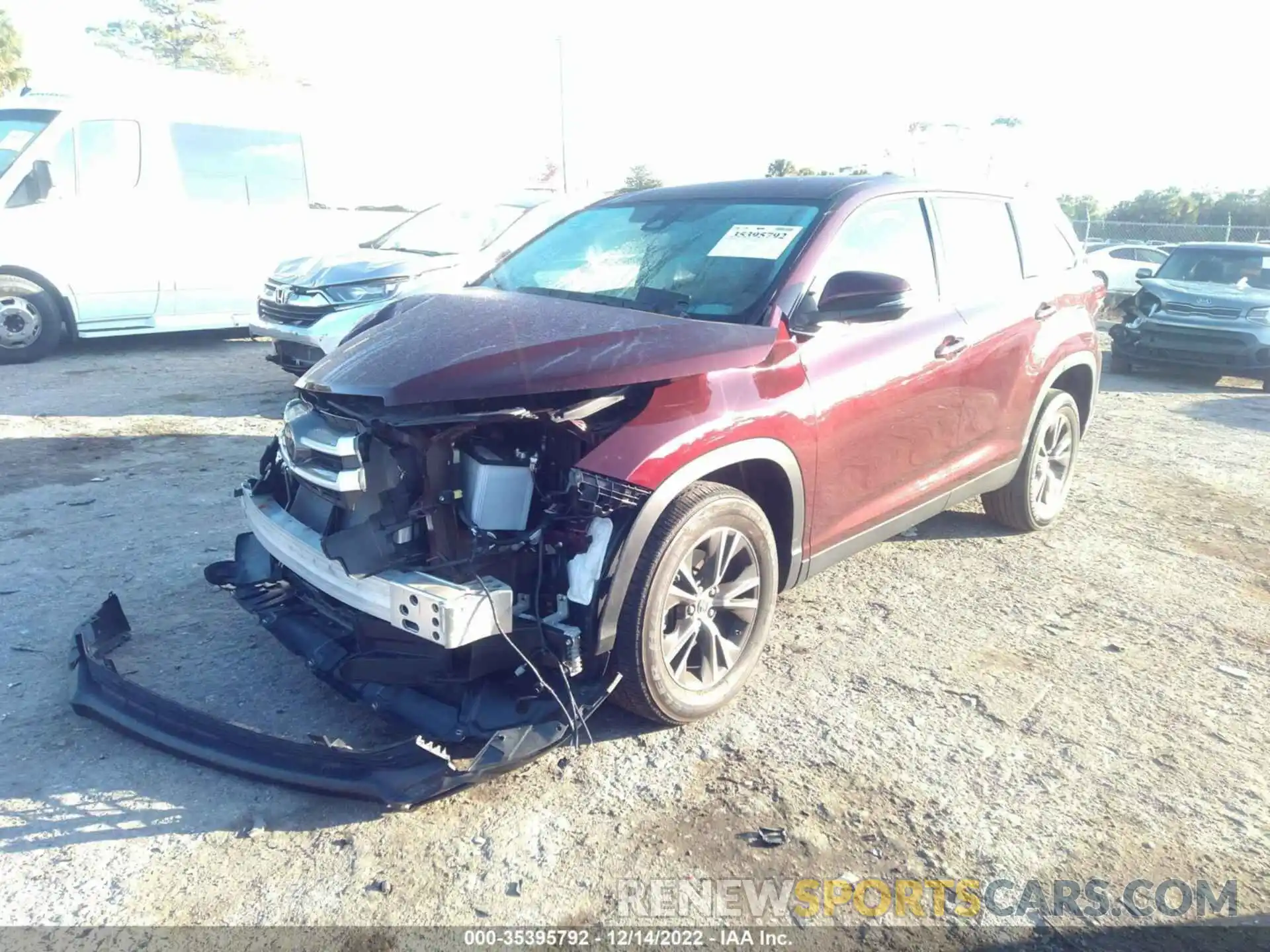 2 Photograph of a damaged car 5TDZZRFH1KS367004 TOYOTA HIGHLANDER 2019