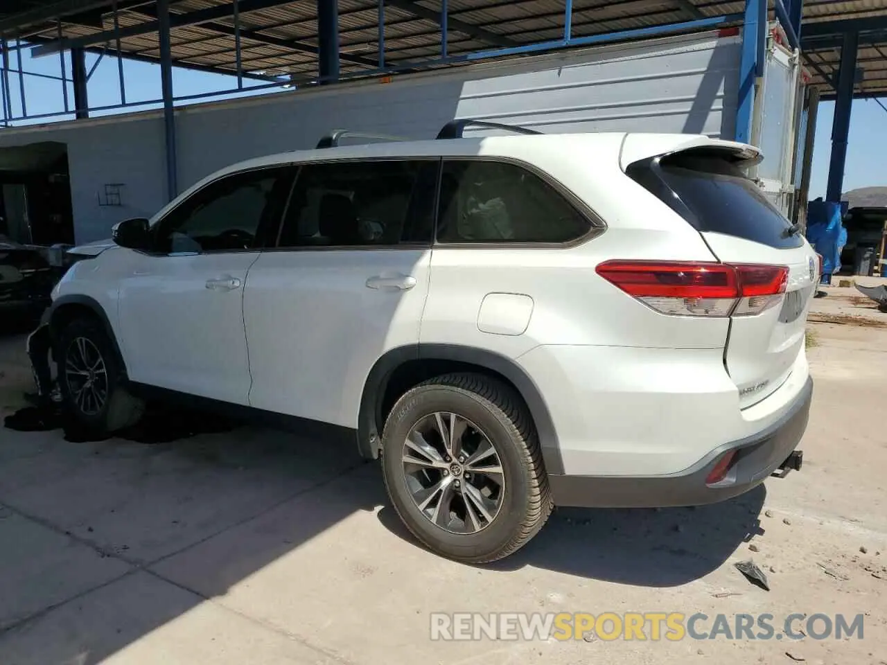 2 Photograph of a damaged car 5TDZZRFH1KS367536 TOYOTA HIGHLANDER 2019
