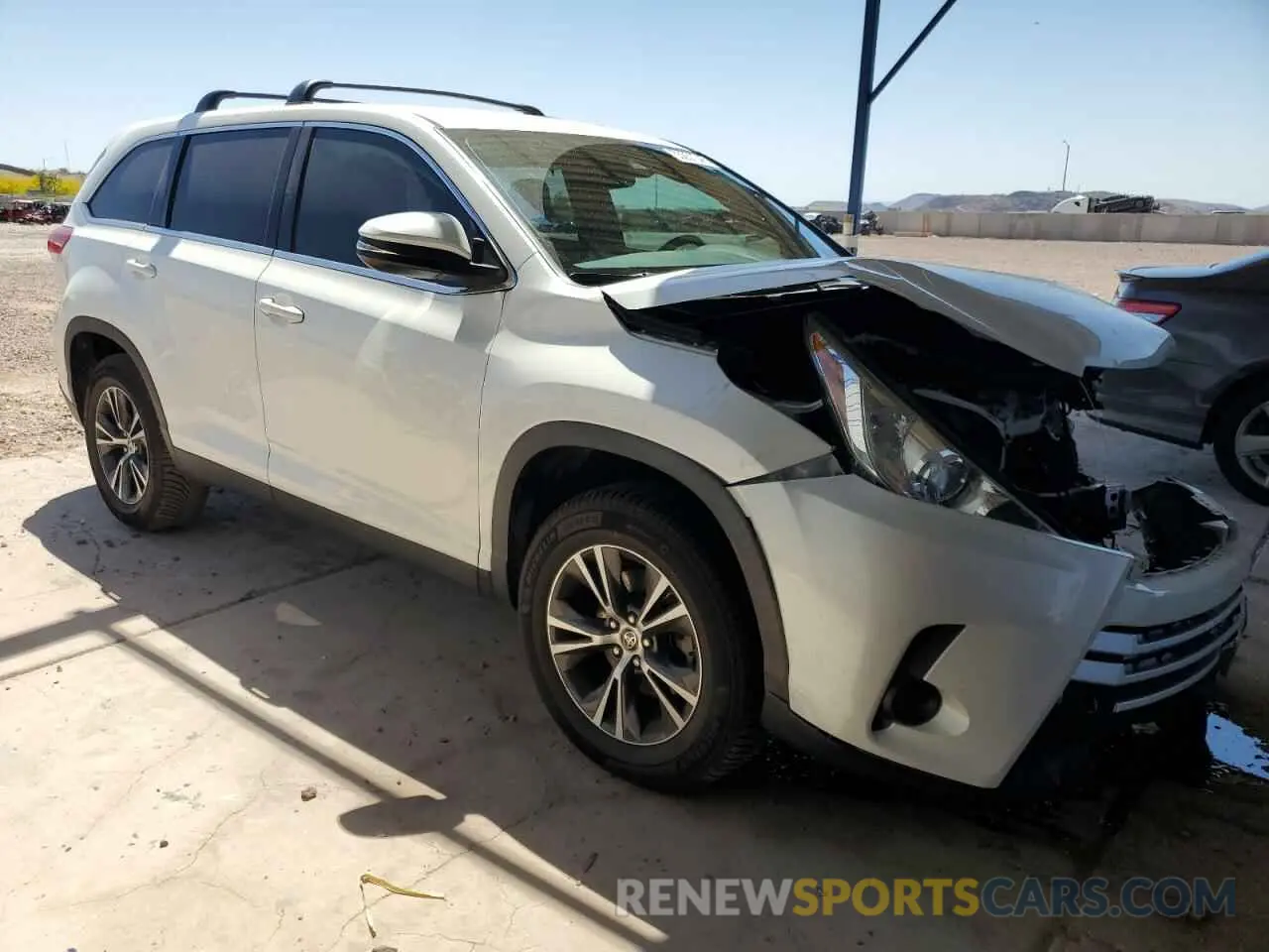 4 Photograph of a damaged car 5TDZZRFH1KS367536 TOYOTA HIGHLANDER 2019