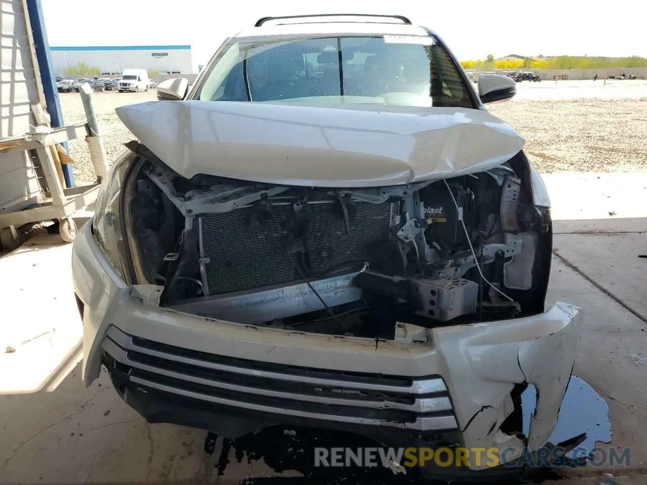 5 Photograph of a damaged car 5TDZZRFH1KS367536 TOYOTA HIGHLANDER 2019