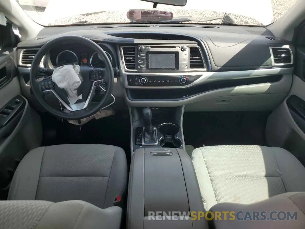 8 Photograph of a damaged car 5TDZZRFH1KS367536 TOYOTA HIGHLANDER 2019