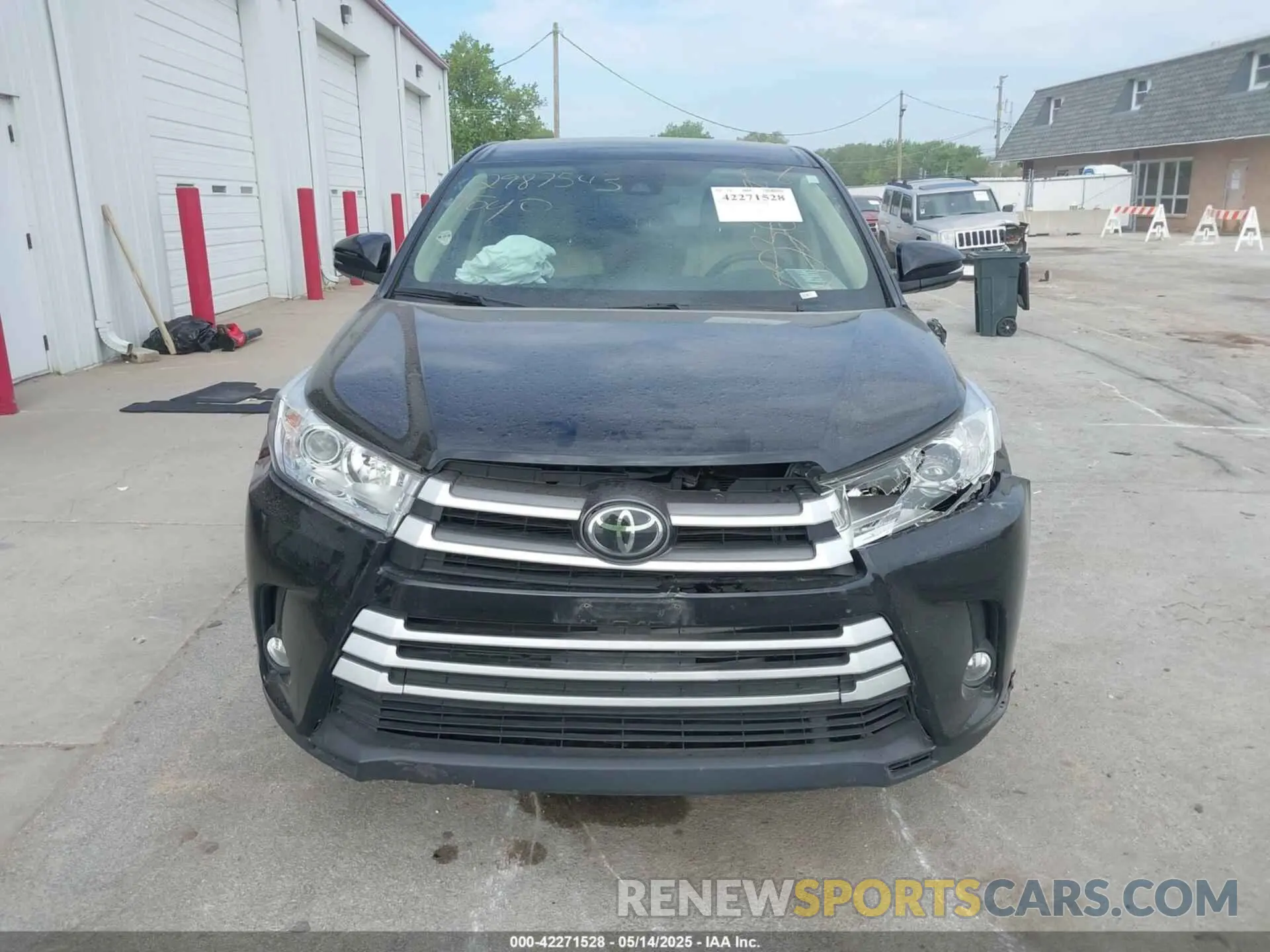 12 Photograph of a damaged car 5TDZZRFH2KS295875 TOYOTA HIGHLANDER 2019