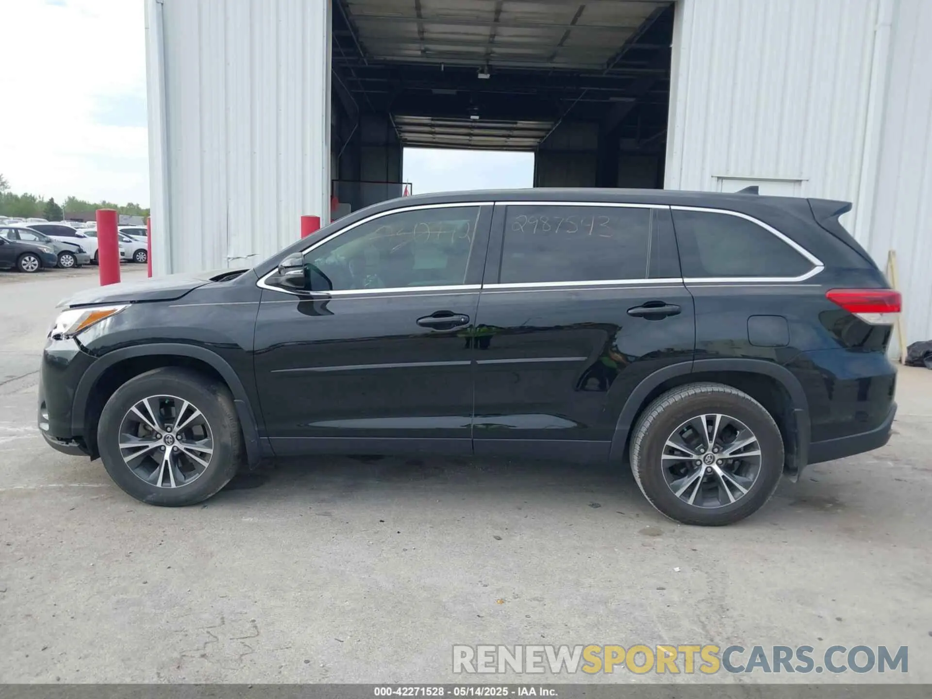 14 Photograph of a damaged car 5TDZZRFH2KS295875 TOYOTA HIGHLANDER 2019
