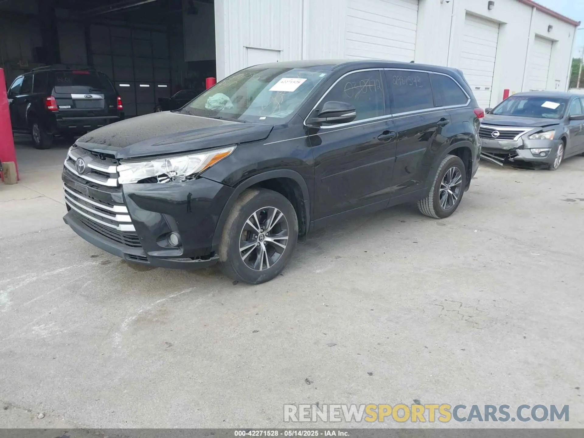 2 Photograph of a damaged car 5TDZZRFH2KS295875 TOYOTA HIGHLANDER 2019