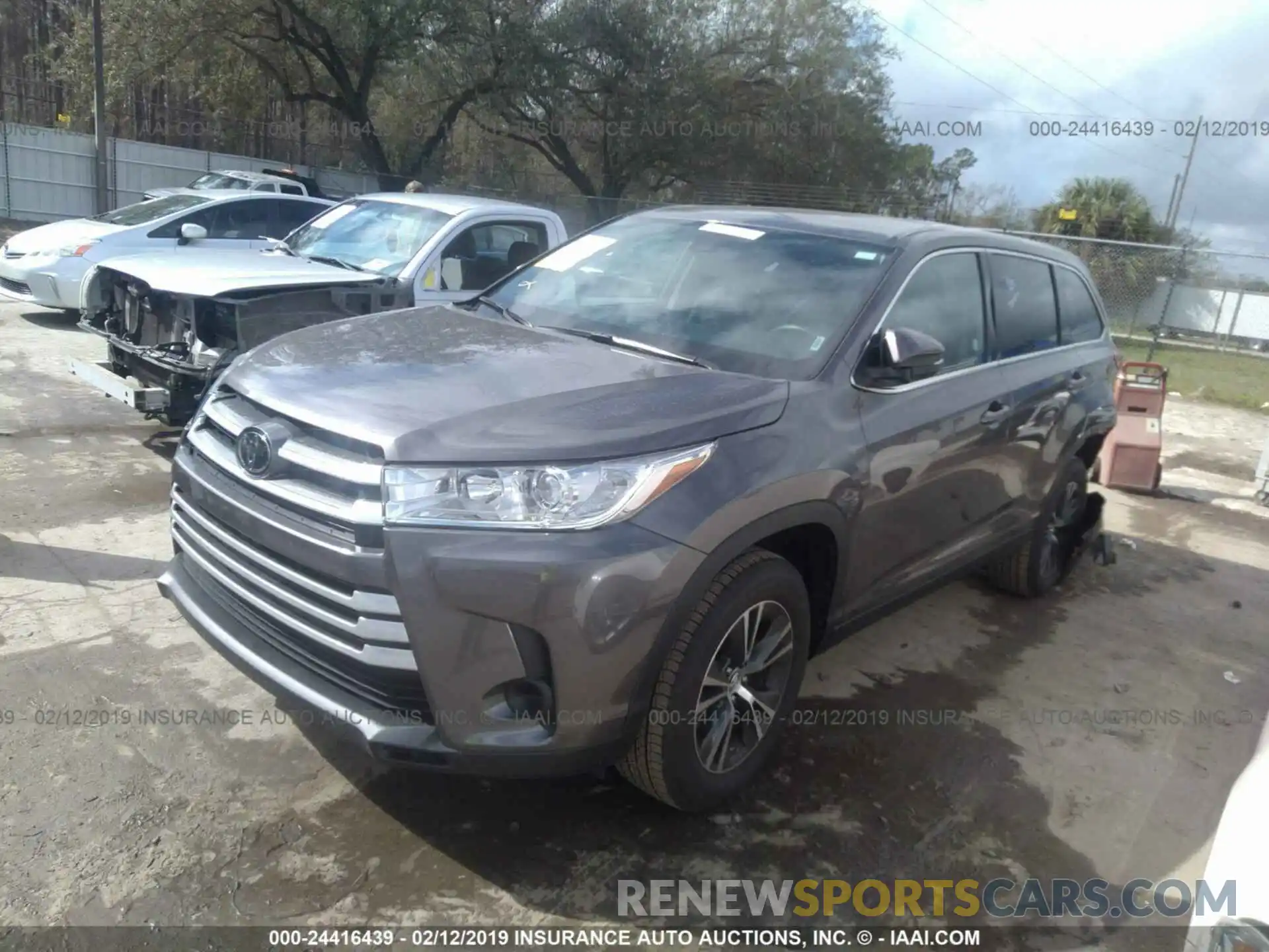 2 Photograph of a damaged car 5TDZZRFH2KS298338 TOYOTA HIGHLANDER 2019