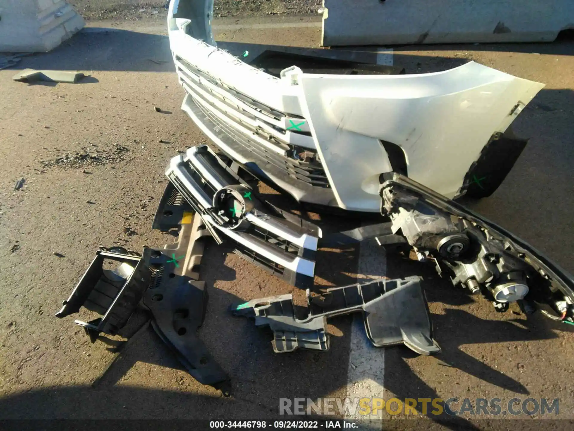 12 Photograph of a damaged car 5TDZZRFH2KS299814 TOYOTA HIGHLANDER 2019