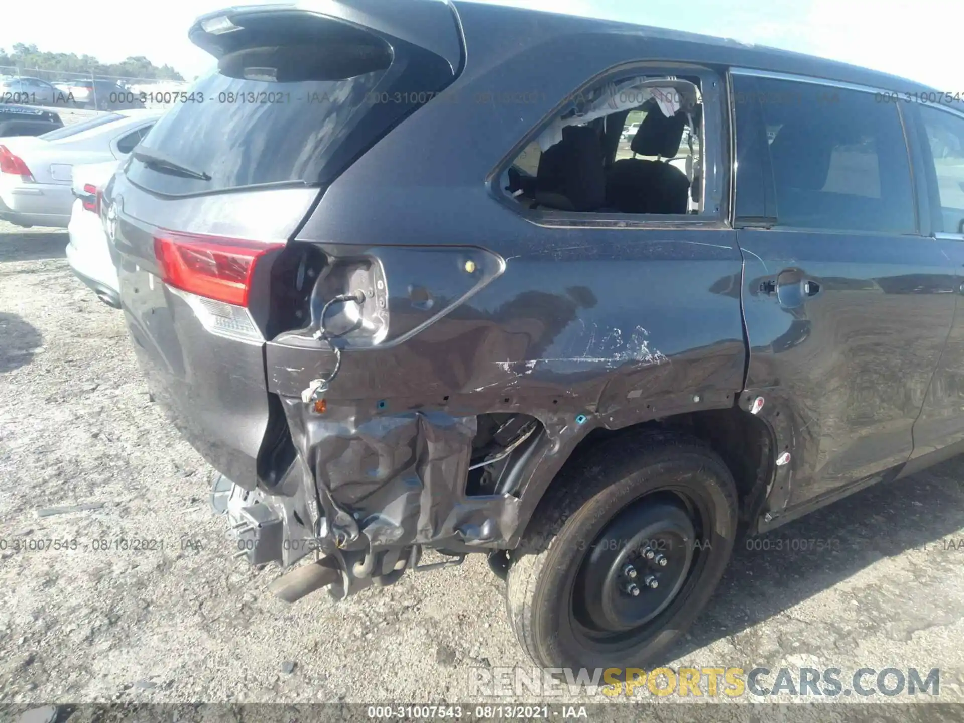 6 Photograph of a damaged car 5TDZZRFH2KS303330 TOYOTA HIGHLANDER 2019