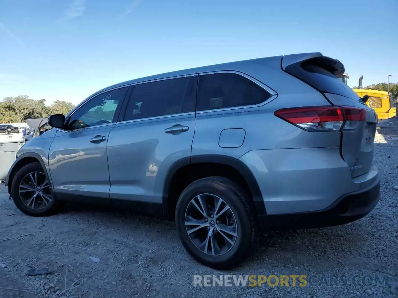 2 Photograph of a damaged car 5TDZZRFH2KS312304 TOYOTA HIGHLANDER 2019