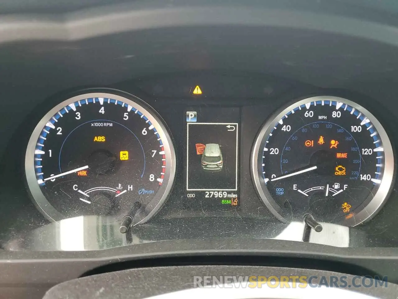 9 Photograph of a damaged car 5TDZZRFH2KS312304 TOYOTA HIGHLANDER 2019