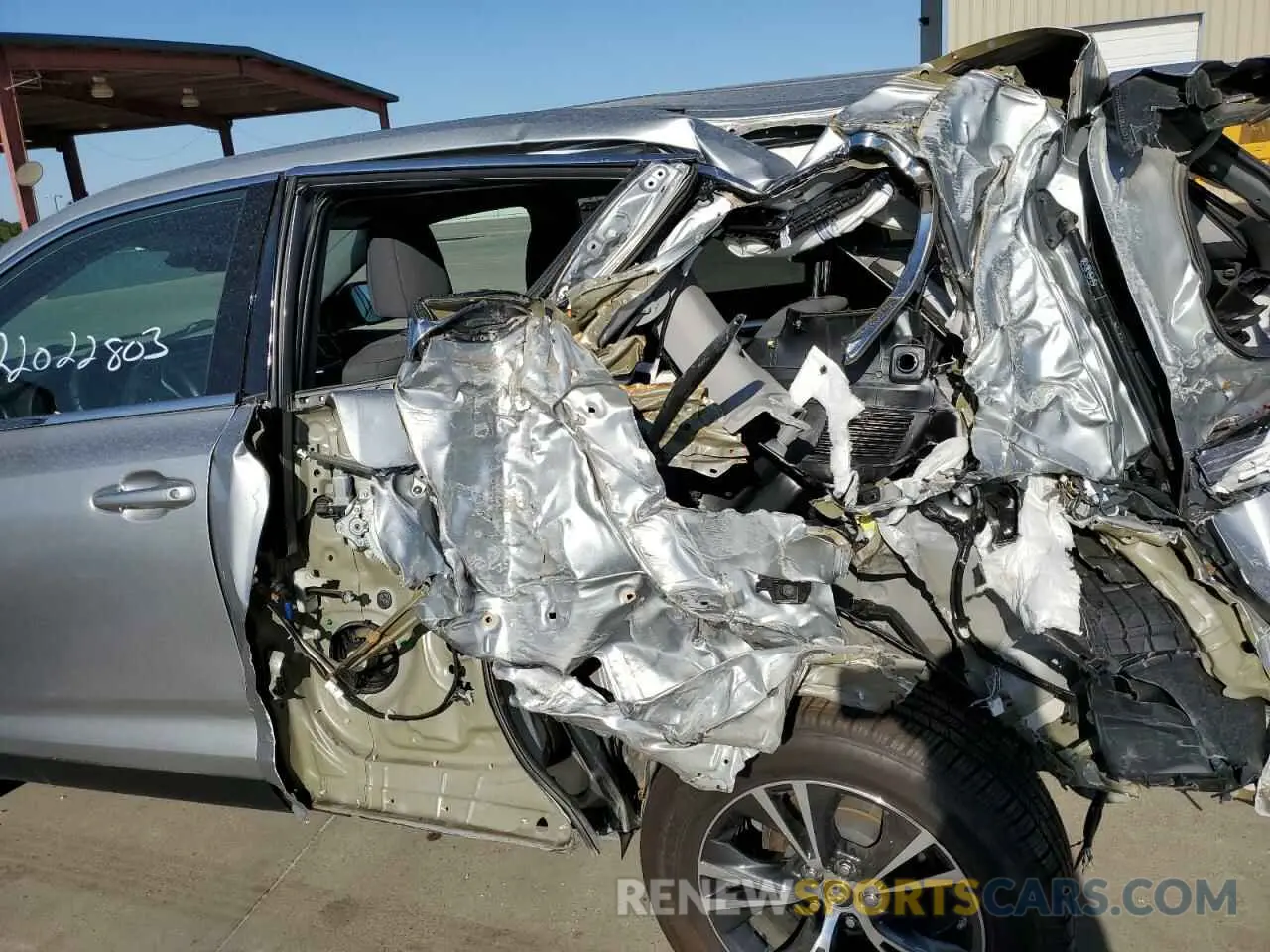 10 Photograph of a damaged car 5TDZZRFH2KS320340 TOYOTA HIGHLANDER 2019