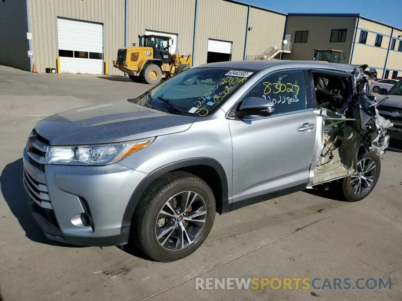 2 Photograph of a damaged car 5TDZZRFH2KS320340 TOYOTA HIGHLANDER 2019