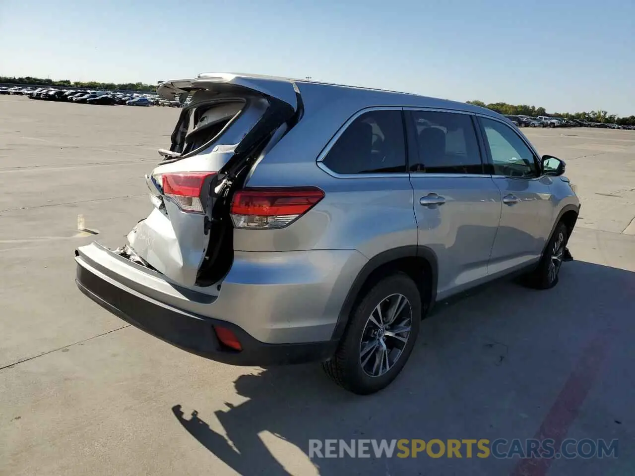 4 Photograph of a damaged car 5TDZZRFH2KS320340 TOYOTA HIGHLANDER 2019