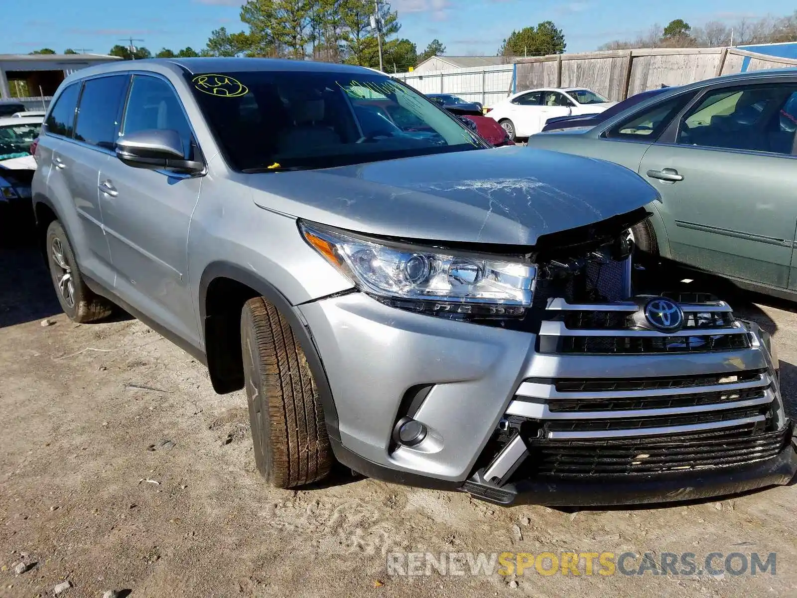 1 Photograph of a damaged car 5TDZZRFH2KS336831 TOYOTA HIGHLANDER 2019