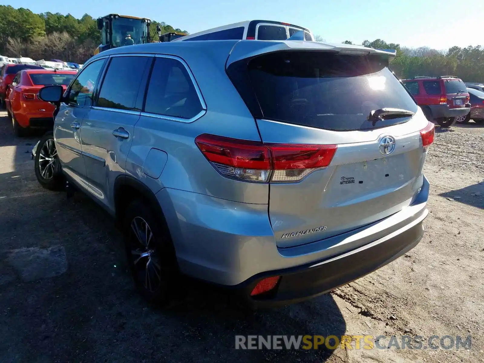 3 Photograph of a damaged car 5TDZZRFH2KS336831 TOYOTA HIGHLANDER 2019